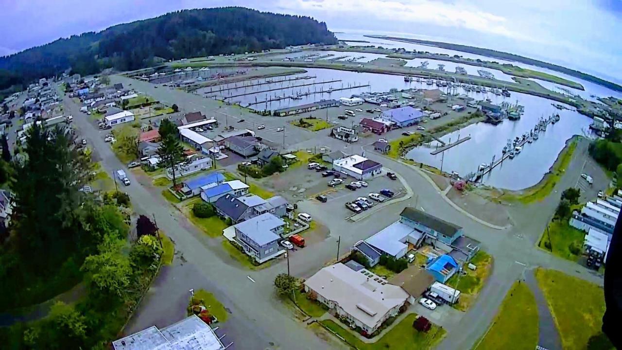 Winchester Bay Inn Reedsport Exterior photo