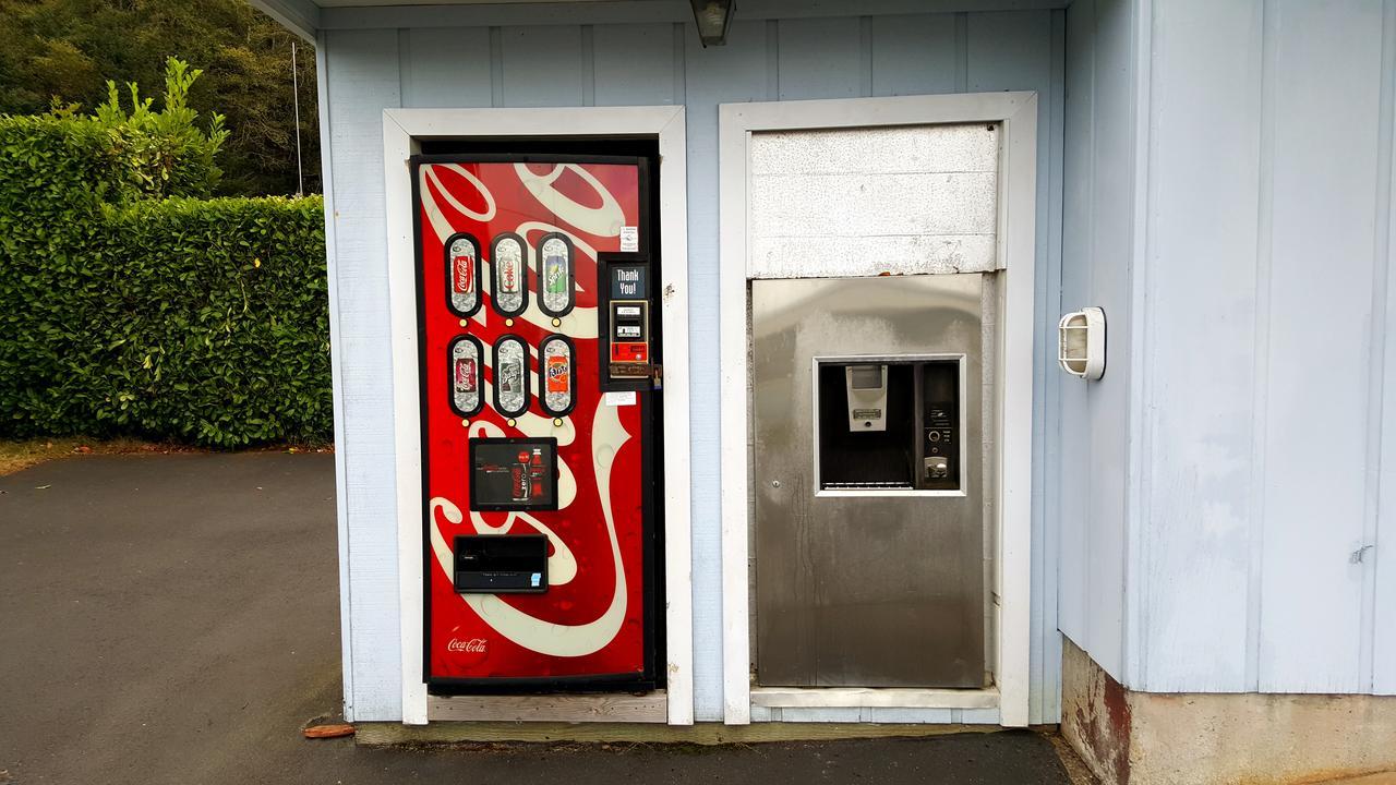 Winchester Bay Inn Reedsport Exterior photo